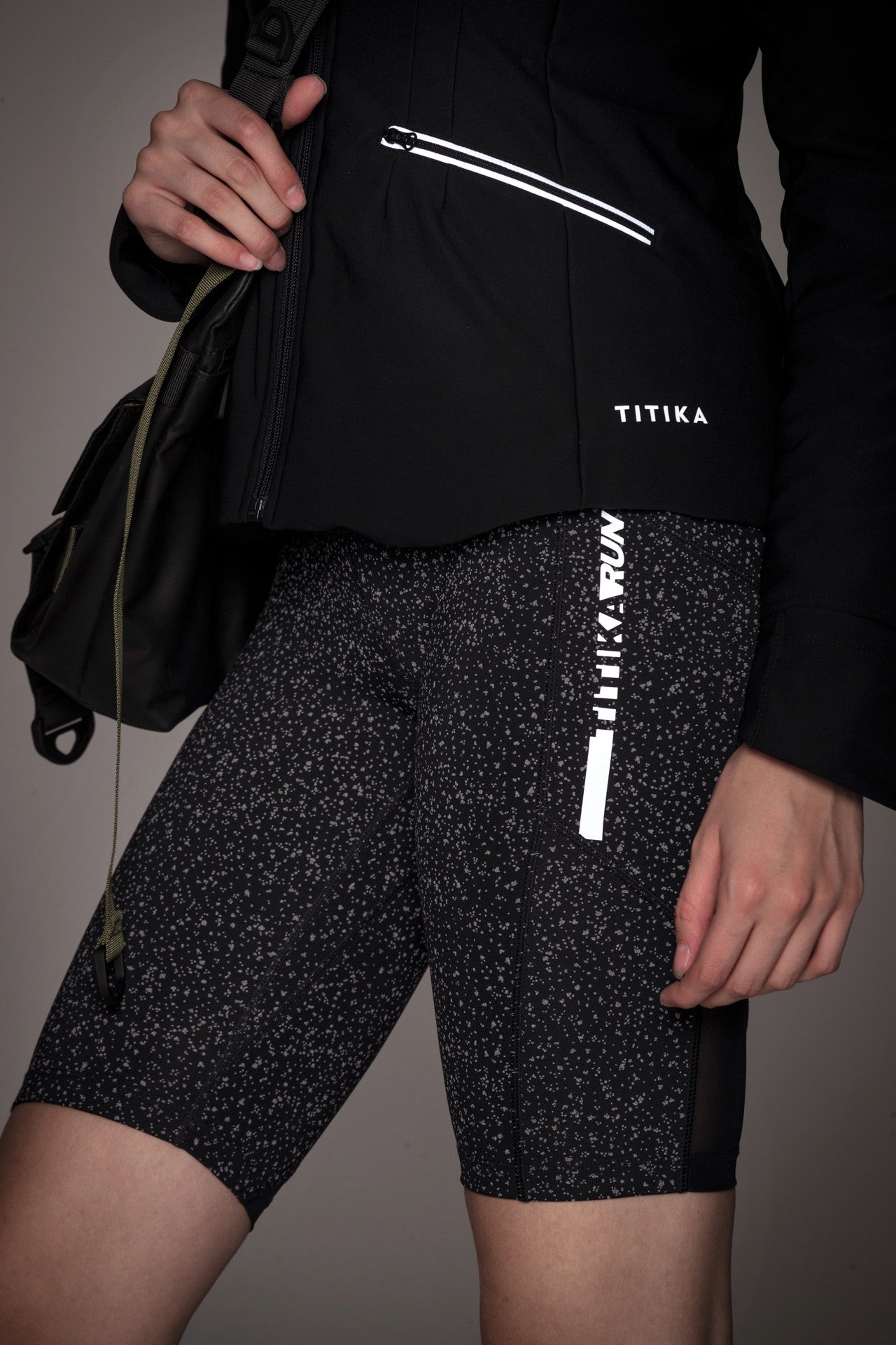 Streak Reflective Knee Cropped Leggings