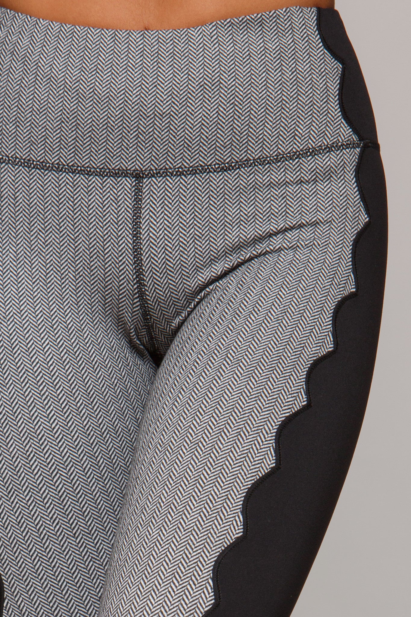 Lotte Scalloped Training Leggings